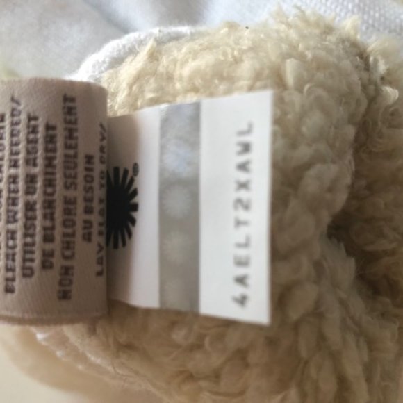 UGG Faux Fur Mittens. NWT. Size: Small/Medium - Picture 8 of 10